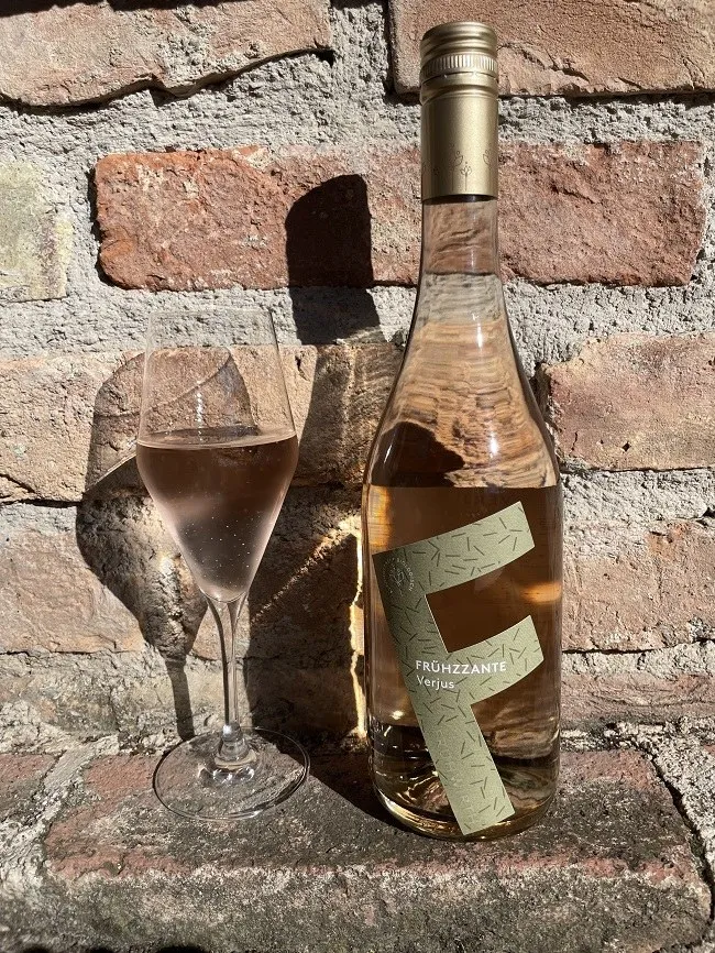 Flasche Verjus Frühzzante (alkoholfrei) vom Bio-Weingut Frühwirth